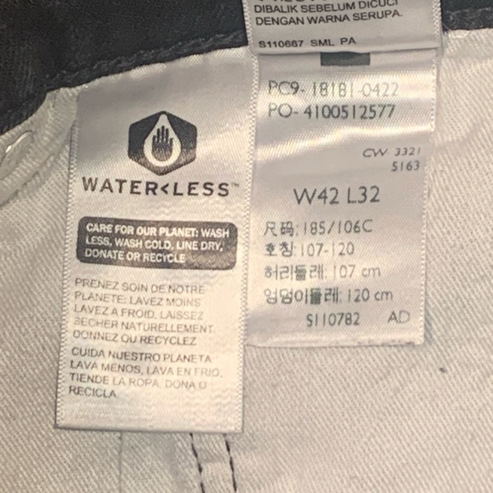 541 Levi’s 42x32 - Picture 4 of 5